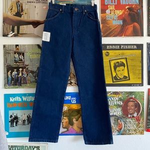 Vintage dead-stock dark wash wrangler jeans🤍